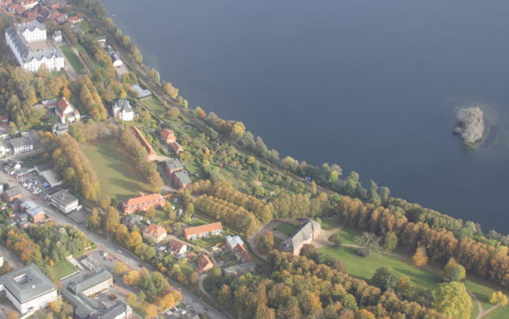 Das Plner Schloss und das Prinzenhaus sind 15 km von Schmalensee entfernt. Beide Huser knnen besichtigt werden.
