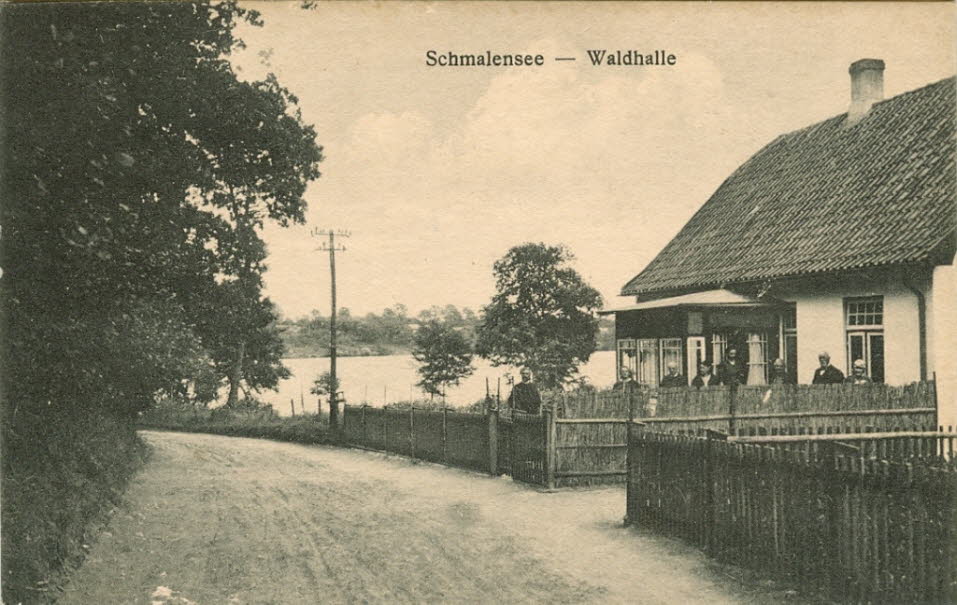 1926 Pension Stegelmann Schmalensee Sommerfrische sendet W Loerk u Frau. Umstehend unser Haus mit dem See. Wundersch�ne Gegend hier. Smeckt denn dee Cognac noch in Pieles Gen? Hier gifft dat wenig too drinken, wi m�t en barg noholn. Mit Gru� W. Loerk u. F
