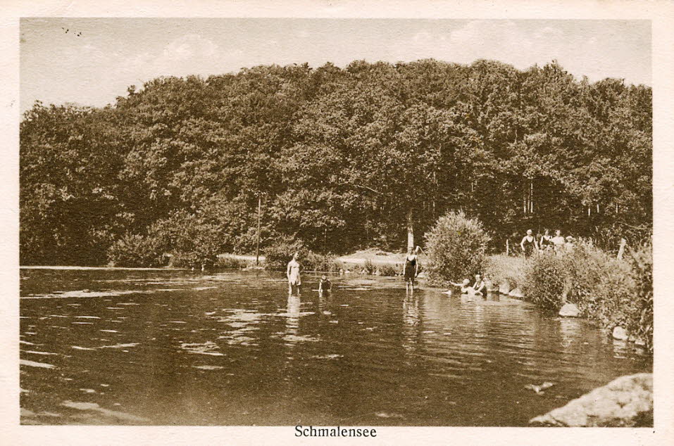 1931 Bad im Schmalensee Belauer Weg Text: Ihr Lieben! Aus meiner wundersch�nen Sommerfrische sende ich Euch die herzlichen Gr��e. Die Gegend ist sehr h�bsch und das Baden ist noch besser. Herzliche Gr��e Erna