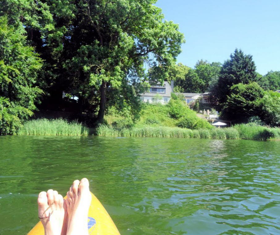 Bootstour auf dem Schmalensee: Das Bootfahren auf dem Schmalensee ist  nur mit dem Einverst�ndnis des Seeeigent�mers bzw.des Fischers erlaubt. Bitte fragen Sie Ihren Vermieter  dazu. Mietpreis f�r ein Kanu (f�r 2 Personen) : �Tagesmiete: Ein ganzer Tag ko