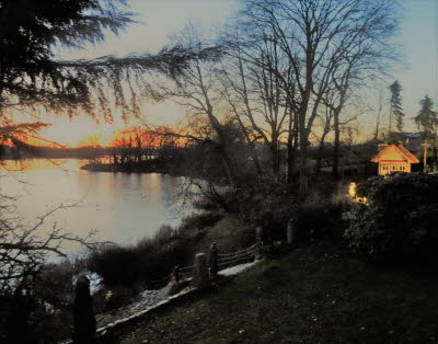 Ferienhausgrundstck mit Schwedenhaus am See im Winter