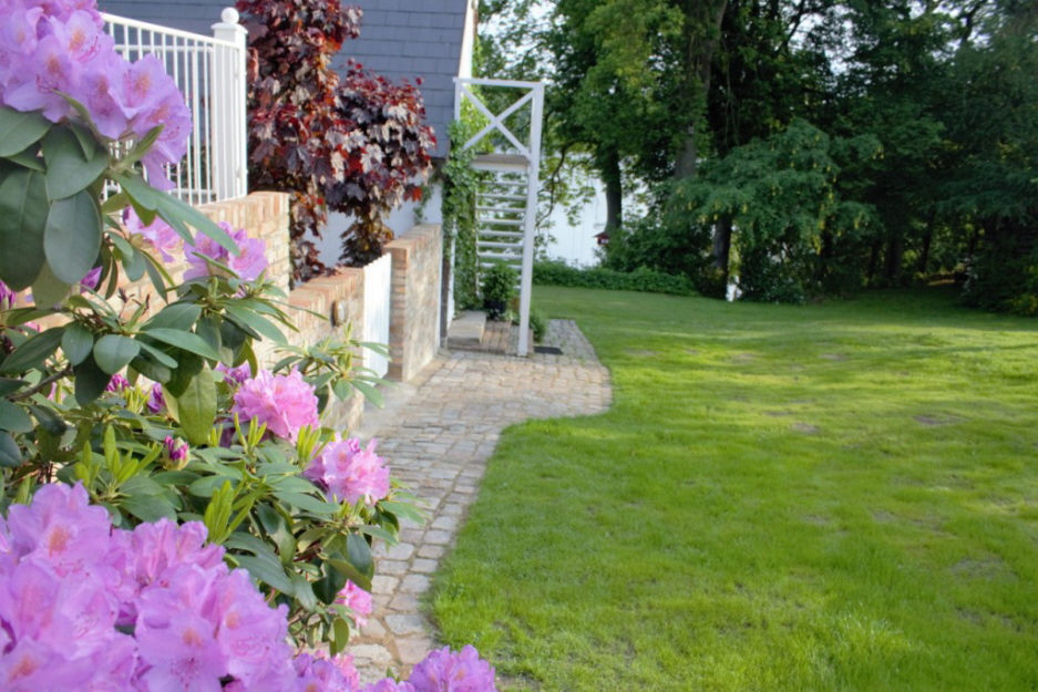 Granitweg zum Ferienhaus